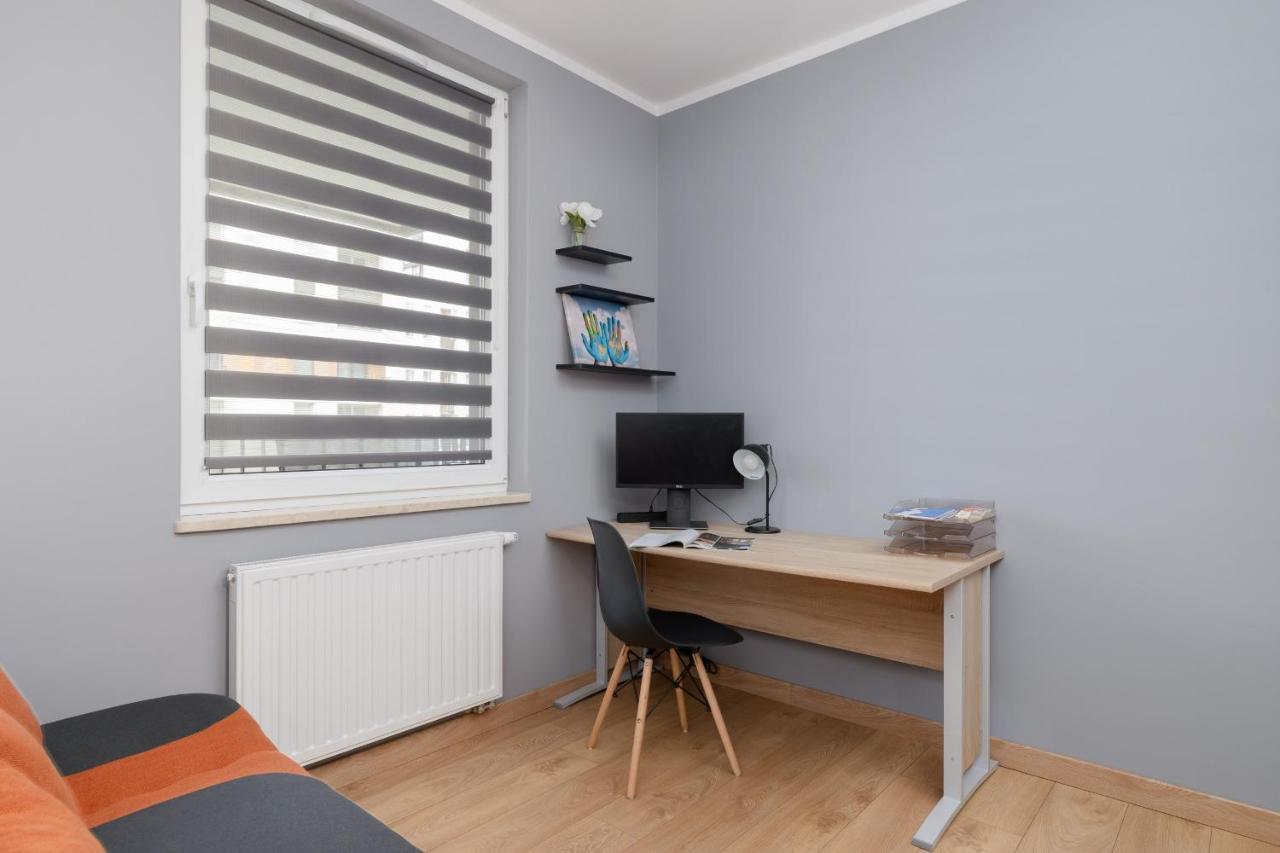 Osiedle Avia Family Apartment In Krakow With Balcony By Noclegi Renters Екстер'єр фото