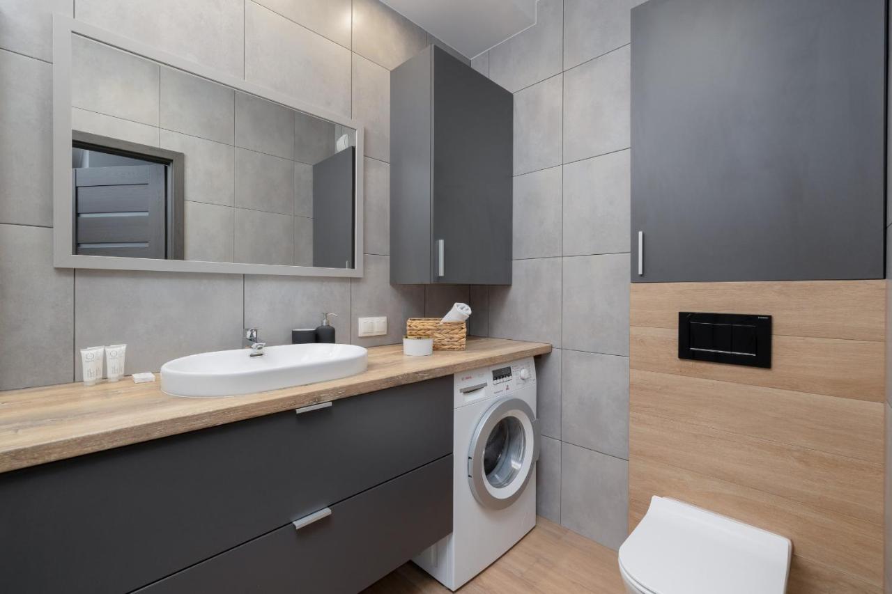 Osiedle Avia Family Apartment In Krakow With Balcony By Noclegi Renters Екстер'єр фото